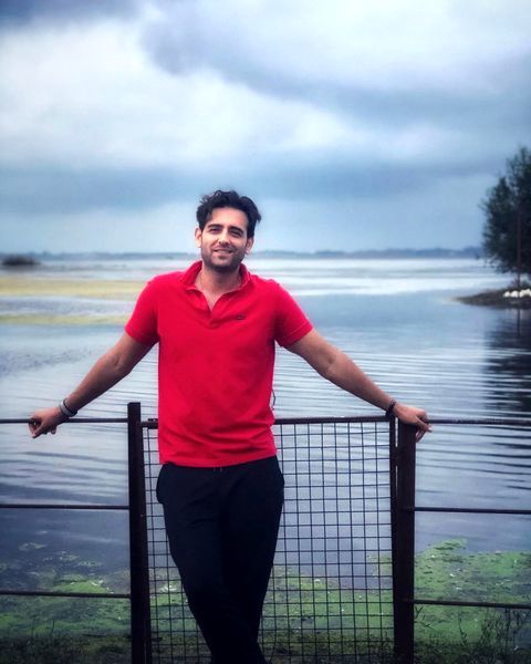 امیرحسین آرمان در کنار دریا + عکس