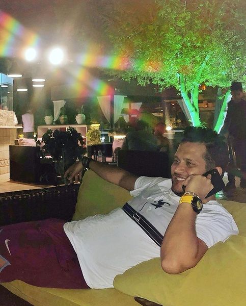 سیاوش خیرابی در حیاط ویلایش + عکس