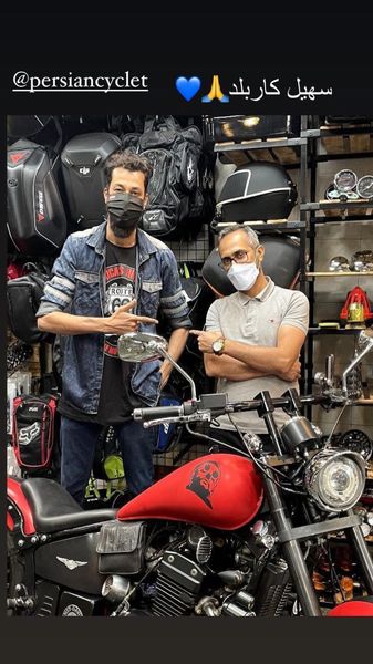 حضور بهرام افشاری در یک فروشگاه موتورسیکلت + عکس