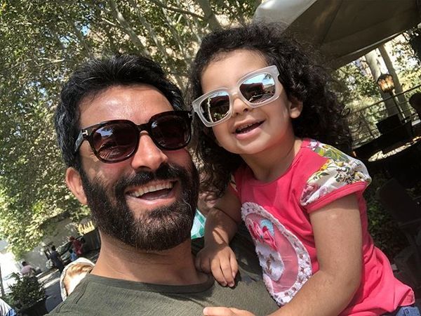 حال خوب منوچهر هادی با دخترش + عکس