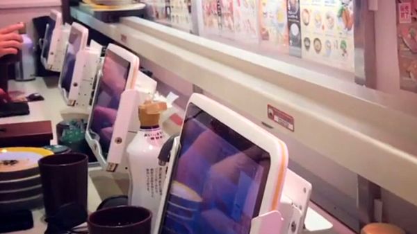 نحوه سفارش غذا در یک رستوران هوشمند+ فیلم