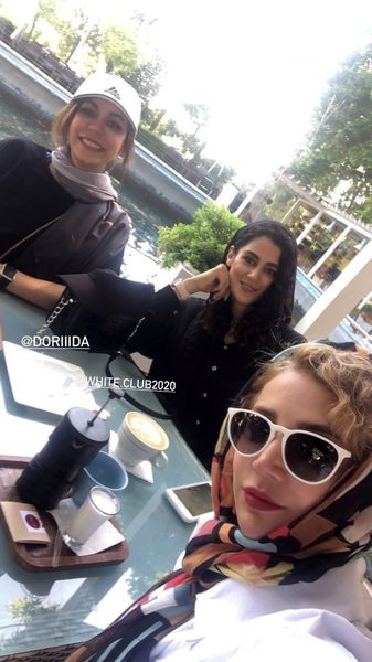 شبنم قلی خانی و دوستانش در کافه باشگاه انقلاب + عکس