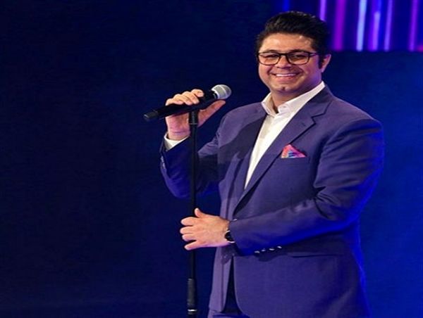 کنسرت آنلاین حجت اشرف زاده در برج میلاد + عکس