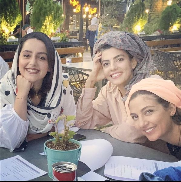 حدیث‌ میرامینی و نازنین بیاتی در یک کافه + عکس