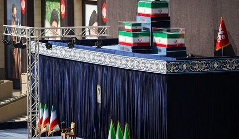 یک شنبه ۶ صبح بر پیکر امام مجاهد شهید و خانواده ایشان نماز اقامه می شود
