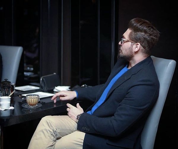 دانیال عبادی با تیپ اداری + عکس