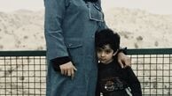 کودکی علی شادمان در آغوش مادرش + عکس