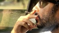 نوید محمدزاده در حال سیگار کشیدن در ماشین + عکس