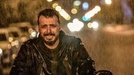 گریه بازیگر همگناه زیر باران + عکس