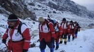 تلاش برای انتقال سریع پیکرها/بهمن جان امدادگران را به خطر انداخت