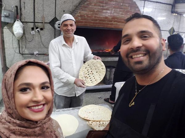 فریبا باقری  و همسرش در نانوایی + عکس