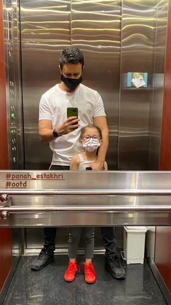 شاهرخ استخری و‌پناهش در آسانسور + عکس