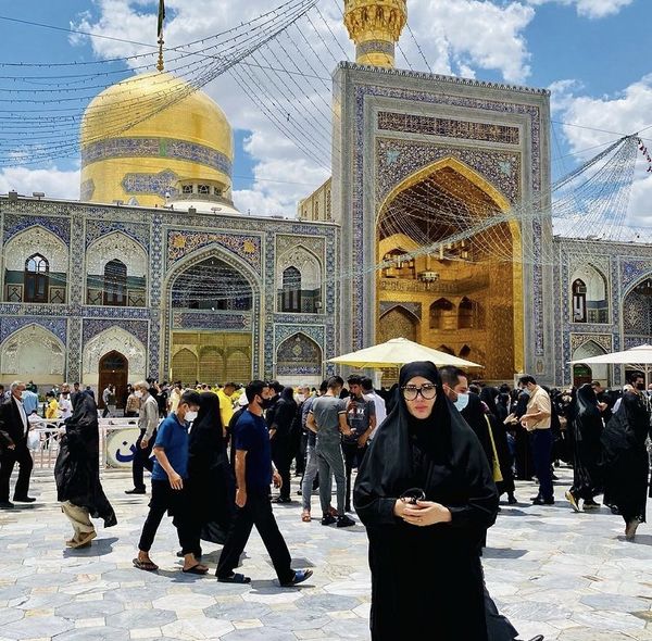 پوشش متفاوت زهره فکور در مشهد + عکس