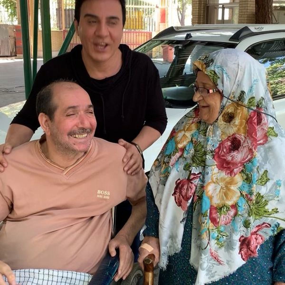 دیدار عمو پورنگ و مادرش از یک جانباز + عکس