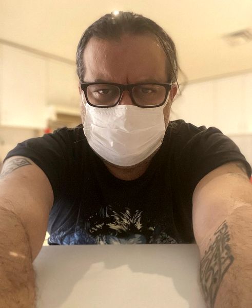 مهراب قاسم خانی در قرنطینه + عکس