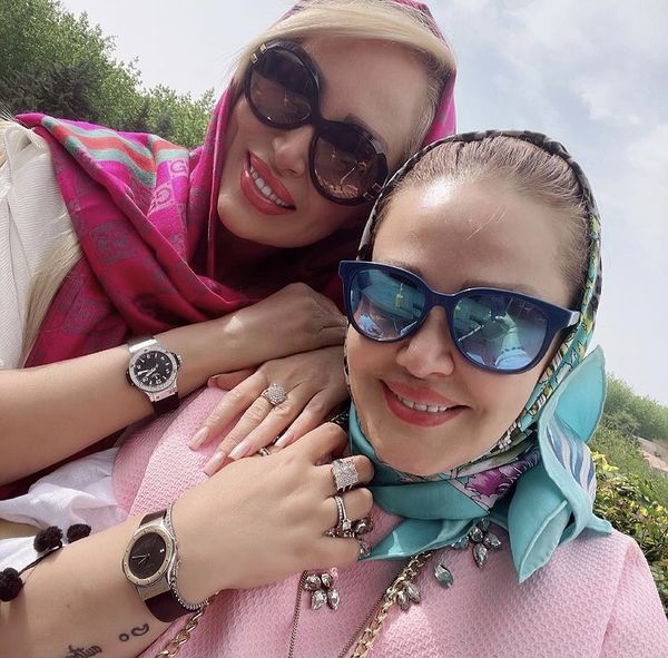 سلفی دوستانه بهاره رهنما و دوستش + عکس