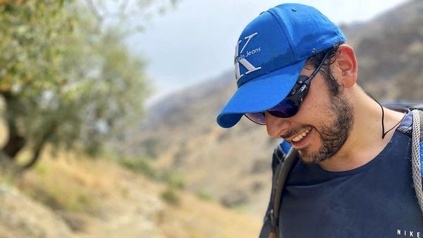 کوهنوردی پدرام شریفی با تیپ استقلالیش + عکس