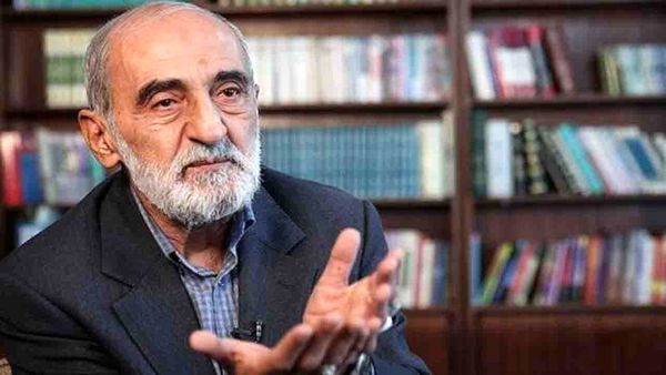 شریعتمداری: نگاه بایدن به برجام همانند ترامپ بلکه سخت‌تر است