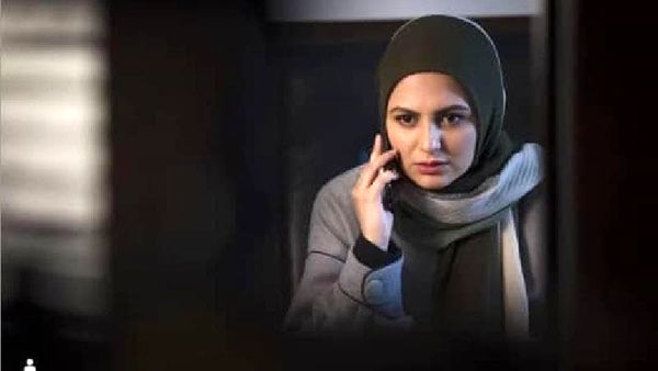بازیگر زن سریال خانه امن با شال متفاوت+عکس
