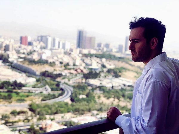 نیما شعبان نژاد در بالکن خانه اش + عکس