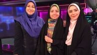 خانم مجری در کنار دوستانش در استودیو + عکس