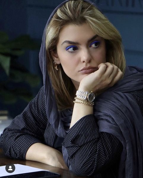 استایل شیک دنیا مدنی در یک کافه + عکس