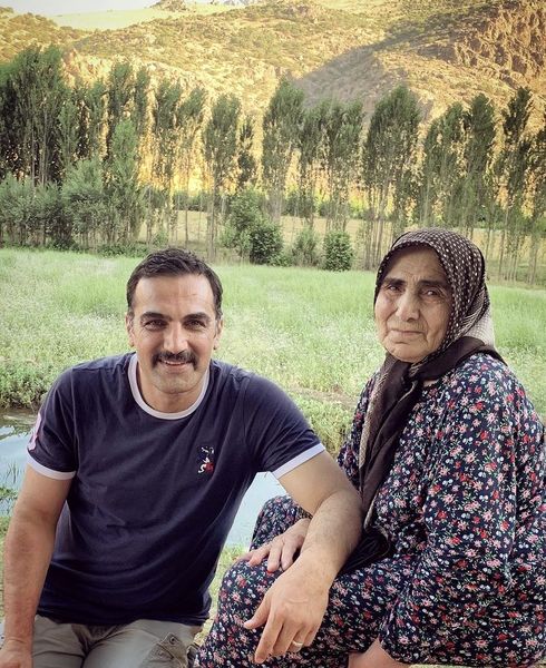 کوروش سلیمانی در کنار مادرش + عکس