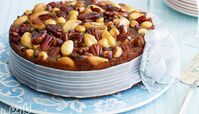 طرز تهیه کیک آجیلی به روش خانگی و با طعمی بی نظیر
