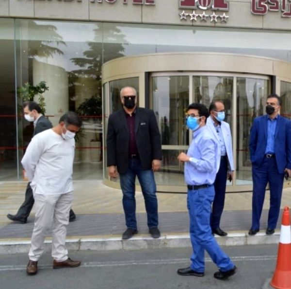 حضور بهمن دان در جلور در یک بیمارستان خصوصی + عکس