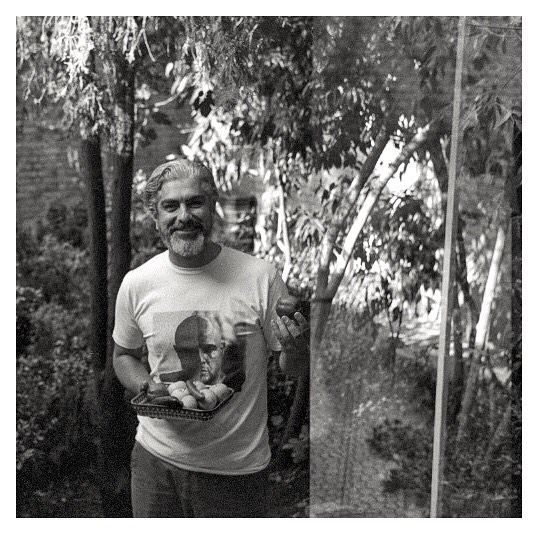 قدم زدن مهدی پاکدل در باغ میوه + عکس