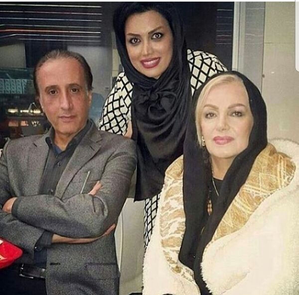 گوینده معروف خبر در کنار همسر و دخترش+عکس