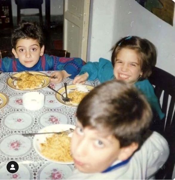 کودکی ستاره پسیانی در خانه قدیمی + عکس