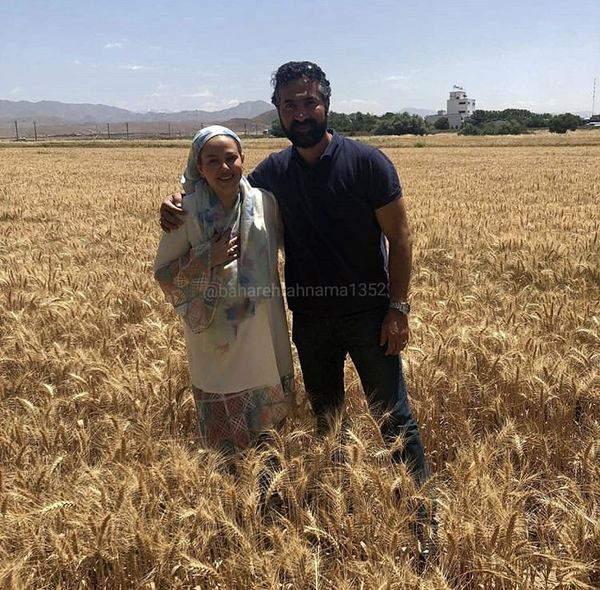 بهاره رهنما و حاجی در دل گندم زار + عکس