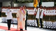 ملک سلمان با لیموزین‌ها و آسانسورهایش وارد اندونزی شد