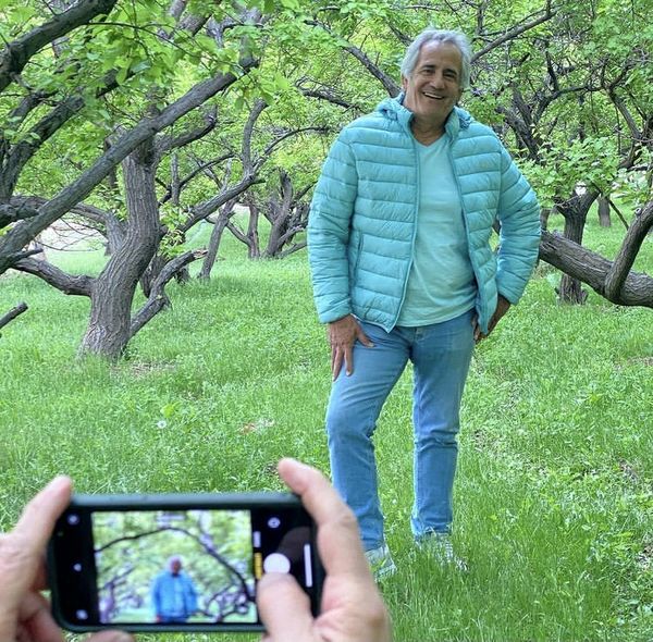 عکاسی مجید مظفری در باغی سرسبز + عکس