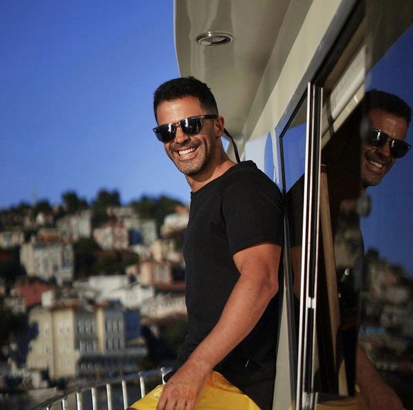 تیپ لاکچری سیروان خسروی در خانه اش + عکس