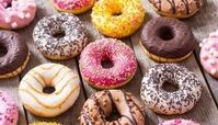 طرز تهیه دونات شکلاتی و شکری خوشمزه و ترد بدون فر