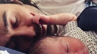 کودک تازه متولد شده حسین مهری + عکس