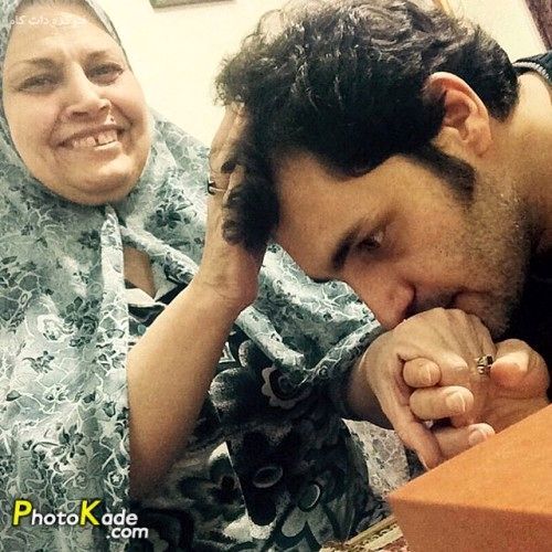 بوسه امیرمحمد زند بر دستان مادرش + عکس