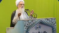 آیت الله موحدی کرمانی: نباید اینگونه بیت المال در تصرف عده معدودی باشد و حقوق های کلان به وجود آید