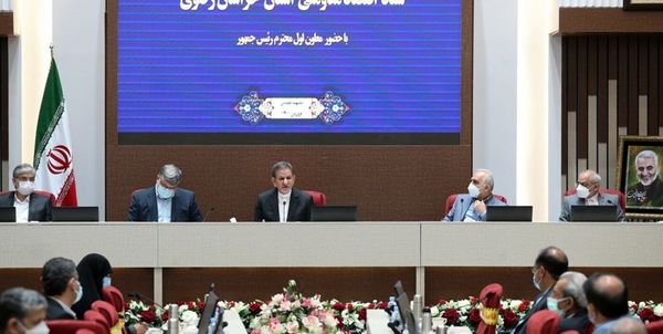 اقتصاد کشور در حال عبور از تنگناها است