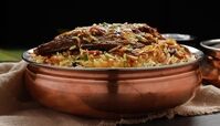 معرفی 10 غذای پلویی با گوشت که باید حداقل یک بار در زندگی امتحان کنید !