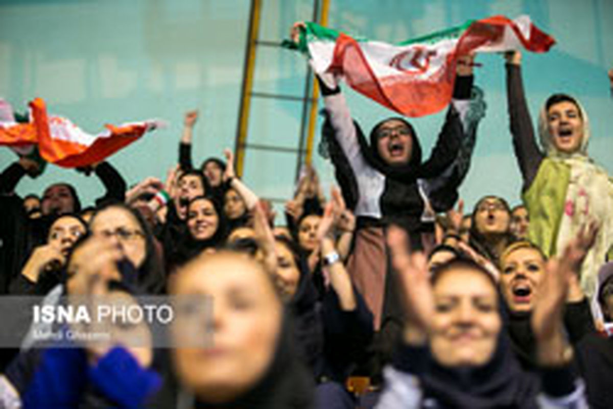 گزارش FIVB از حضور بانوان در سالن آزادی