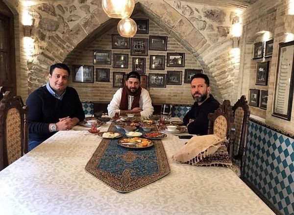بهرام رادان و دوستانش در رستوران + عکس