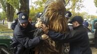 عکس/پرسوناژ « جنگ ستارگان» در چنگال پلیس