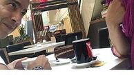 زوج عاشق و جوان بازیگر در کافه