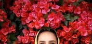 سوگل طهماسبی غرق در گلها شد + عکس