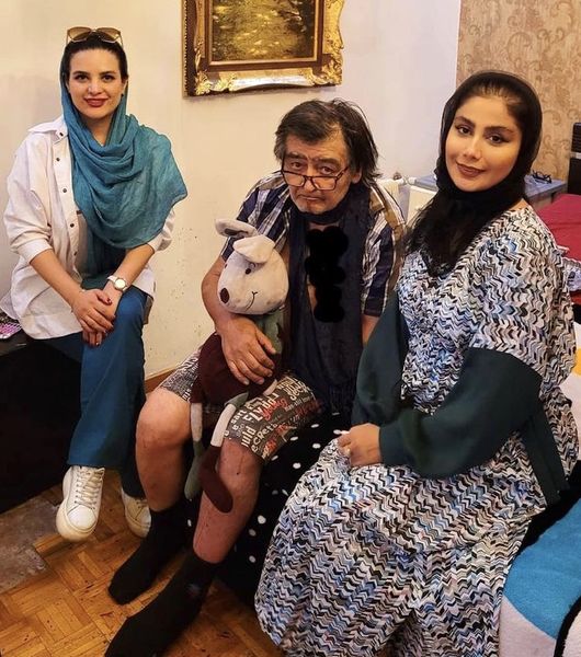 عکس جدید رضا رویگری در خانه اش