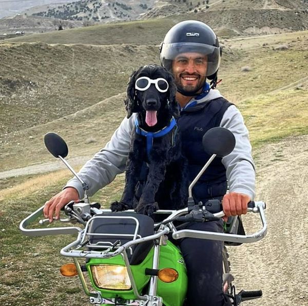 موتورسواری امیر جدیدی با سگش + عکس