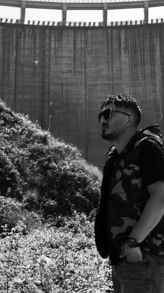 نیما شاهرخ شاهی در جایی عجیب و ترسناک + عکس